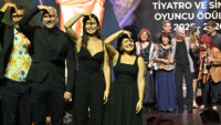 Sadri Alışık Tiyatro ve Sinema Oyuncu Ödülleri dağıtıldı. Ödül alan Turist Ömer selamı verdi