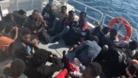 Sahil Güvenlikten İzmir’de düzensiz göçmen operasyonu. 56 göçmen yakalandı