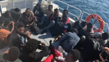 Sahil Güvenlikten İzmir’de düzensiz göçmen operasyonu. 56 göçmen yakalandı