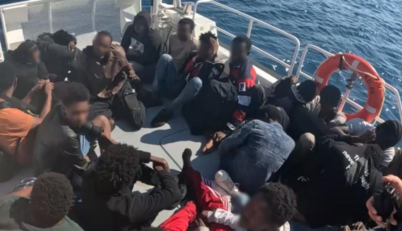 Sahil Güvenlikten İzmir’de düzensiz göçmen operasyonu. 56 göçmen yakalandı