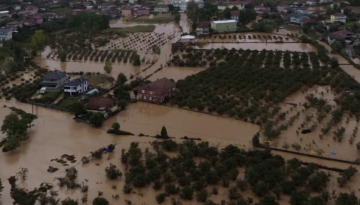 Sakarya’da dere taştı; su baskınları yaşandı