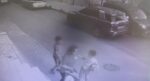 Silahlı kavgada sokakta oyun oynayan çocuk vuruldu
