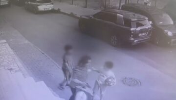 Silahlı kavgada sokakta oyun oynayan çocuk vuruldu