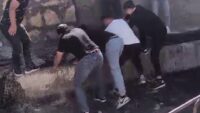 Sivas’ta sıra dışı düğün: Damat köy çeşmesinde yıkandı