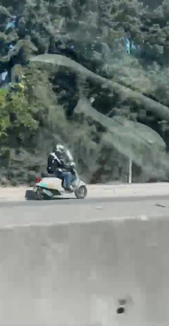 Trafiği tehlikeye attı: Ters yönde ilerledi