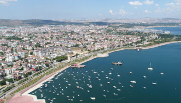 Tuzla’daki kötü kokunun kaynağı bulundu. Belediye ve polis sorumluları arıyor