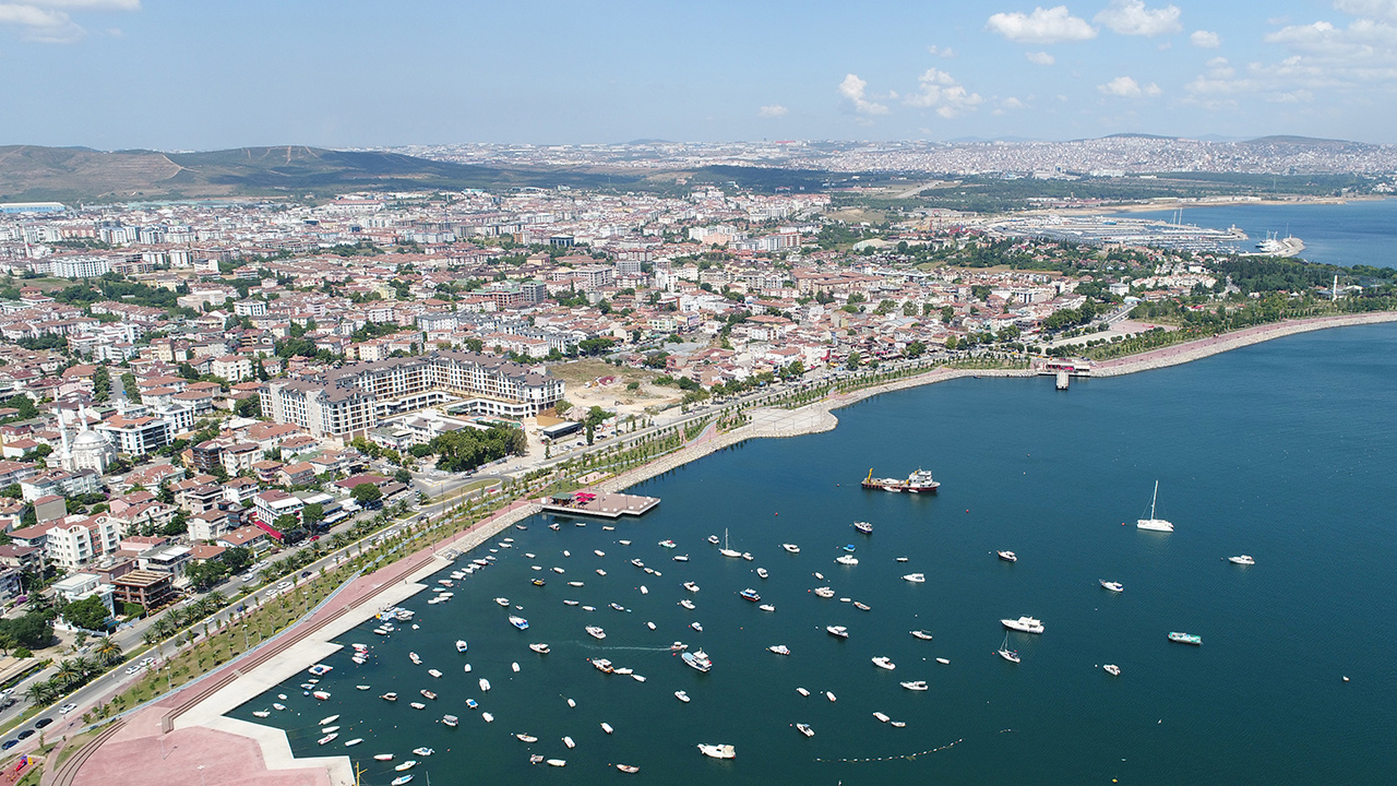 Tuzla’daki kötü kokunun kaynağı bulundu. Belediye ve polis sorumluları arıyor