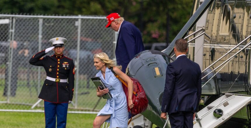 Yanından ayırmıyor. Donald Trump üç isme 45 bin dolar nakit hediye etti