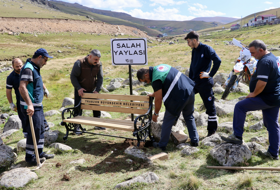 Yayla yayla olalı böyle ilgi görmedi, Salah taşının yanına bank konuldu