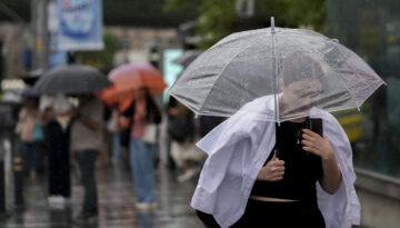 Yaz havasında eylül. Önce 30 derece sıcaklık ardından kuvvetli yağmur