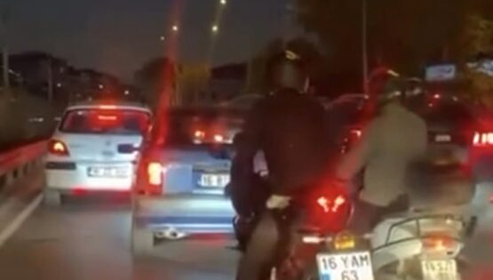 Yol vermeyen otomobil sürücüsünün etrafını sardılar