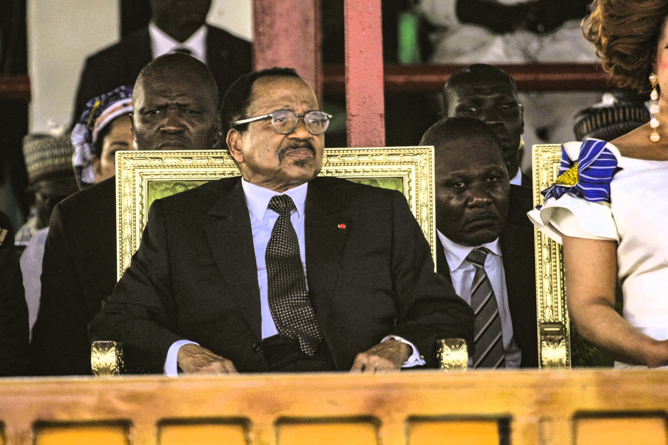 10 haftadır ortada yoktu, “Öldü” diyenler bile vardı. Kamerun’un yaşlı lideri ülkesine döndü