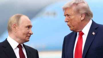 1,5 saat sürdü, ikisi de telefonu kapatmak istemedi. Putin ve Trump ne konuştu?