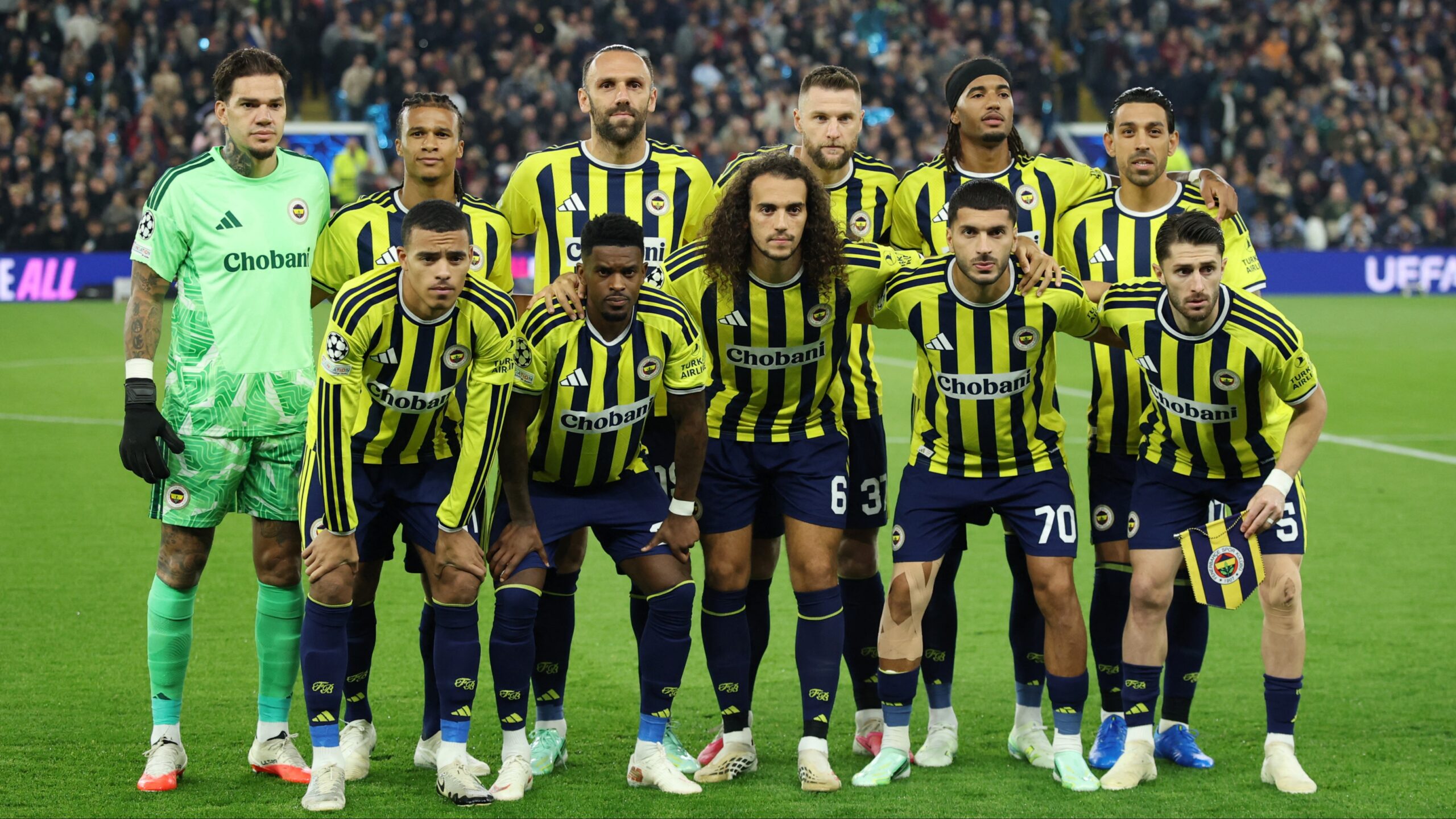 6-0’lık maçta Fenerbahçeli yıldız dikkat çekti yöneticilere statta tek cümlelik transfer sorusu