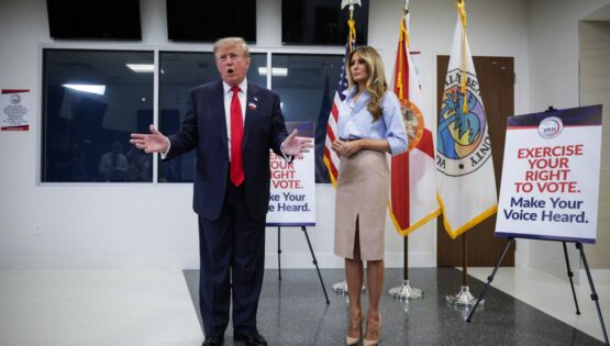 ABD Başkanı Trump, erken oy kullanma işlemlerinin başladığı Florida’da oyunu kullandı