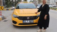 Ağabeyinin emanetine sahip çıkan kadın, kentte taksicilik yapıyor