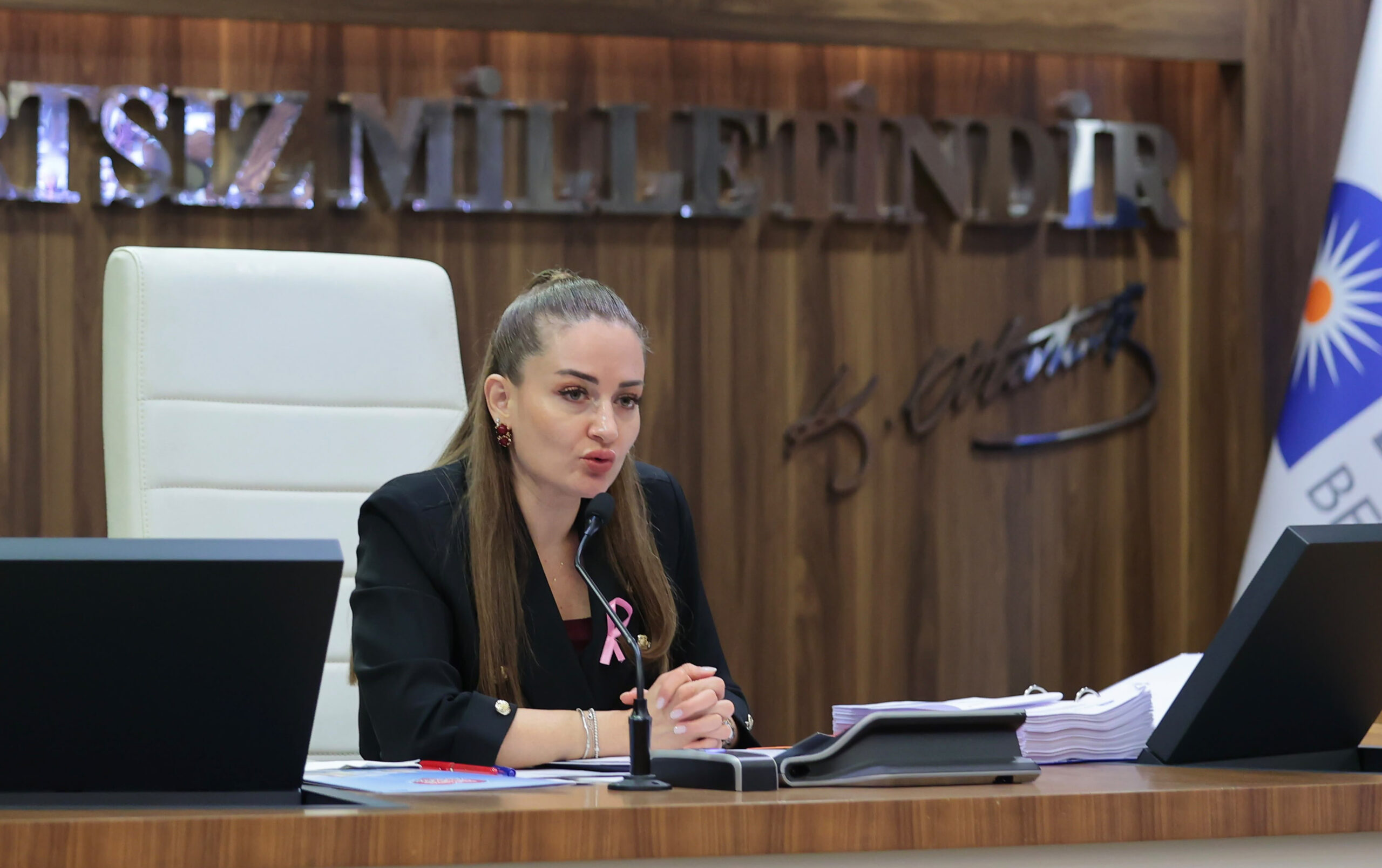 AK Parti’ye geçeceği iddia edilmişti. Antalya Büyükşehir Belediye Başkanvekili Özdemir’den açıklama