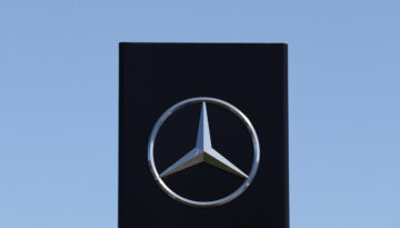 Alman otomotivinde kriz. Mercedes hedeflerini düşürdü