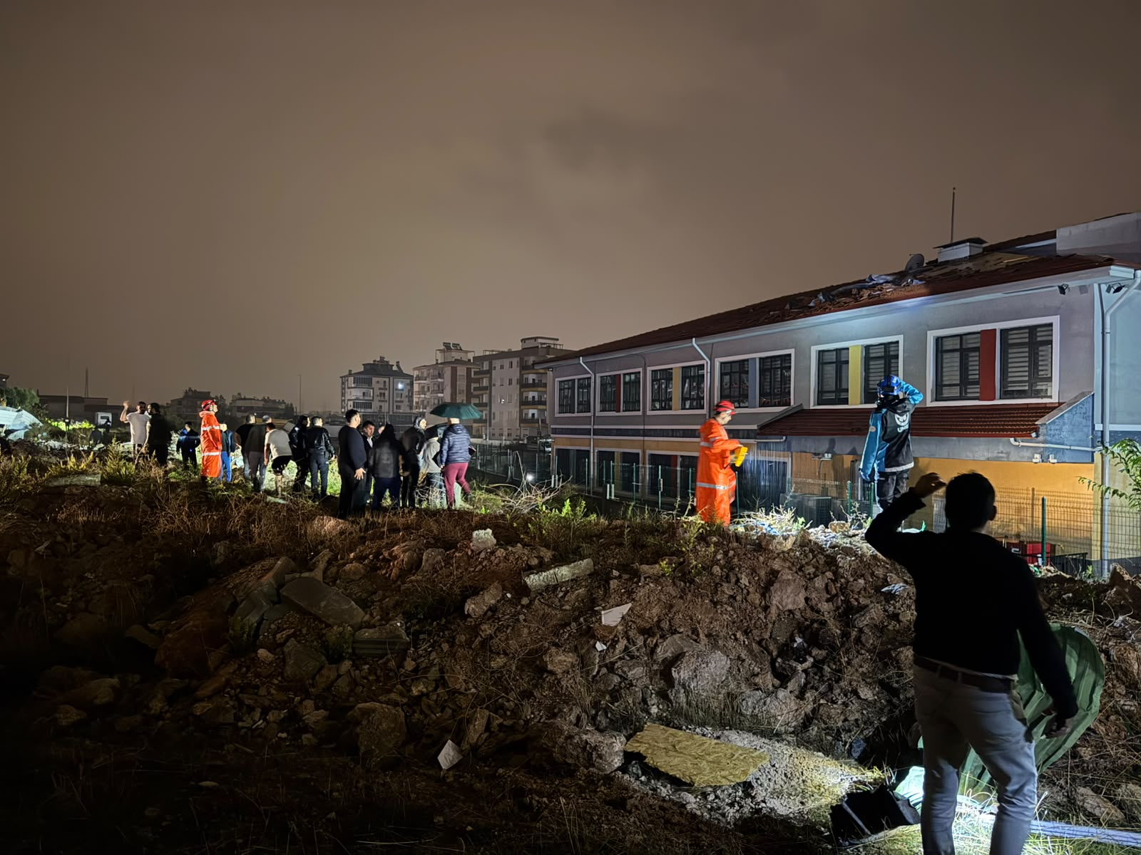 Antalya’da hortum işçi konteynerini parçaladı. 4 işçi öldü, 1 işçi yaralandı