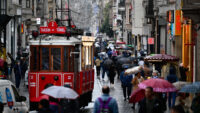 Aşırı sağanak gitti, hava açtı: Sıcaklık 30 dereceye yaklaşacak, yağmur için yeni tarih belli oldu