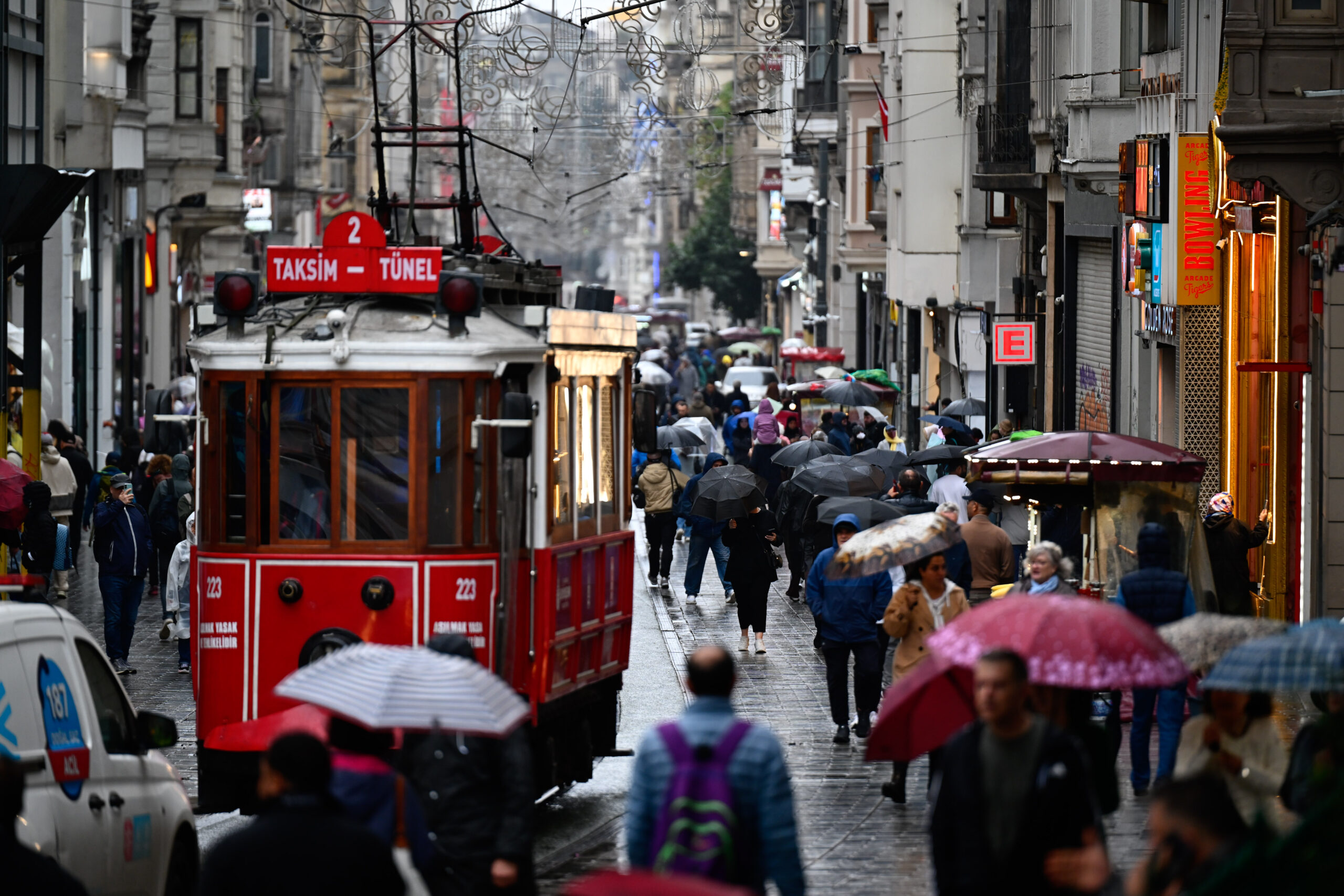 Aşırı sağanak gitti, hava açtı: Sıcaklık 30 dereceye yaklaşacak, yağmur için yeni tarih belli oldu