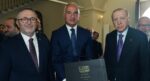 Bakan Ersoy, Bursevî’nin 300 yıllık mirasını Cumhurbaşkanı Erdoğan’a takdim etti