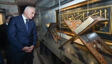 Bakan Ersoy duyurdu. “Türk hattattan milletine paha biçilmez armağan”