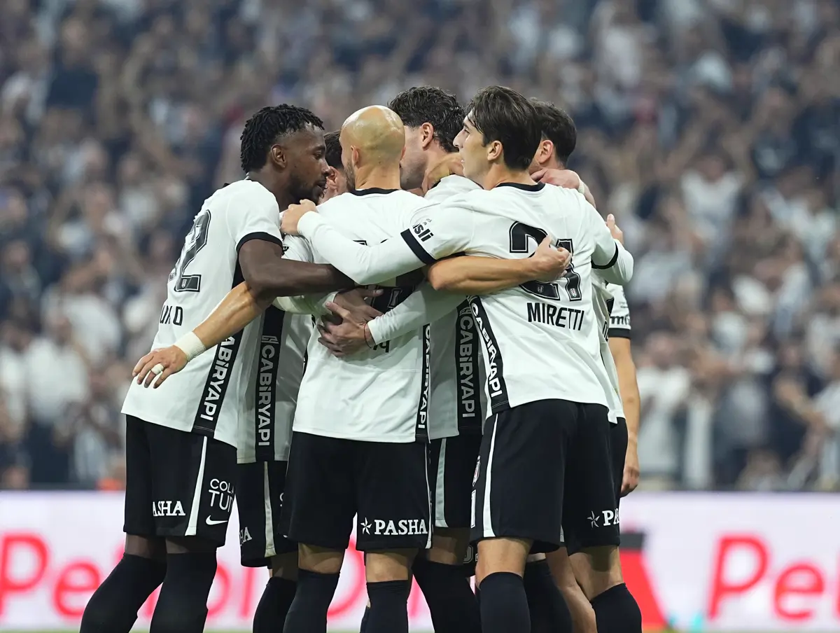 Beşiktaş evinde rakip tanımıyor. Kocaelispor da Tüpraş Stadyumu’ndan puan alamadı