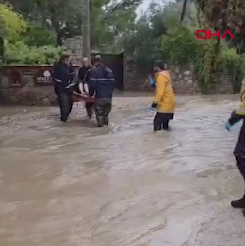 Bodrum’da sağanak: Mahsur kalan hamile kadın böyle kurtarıldı