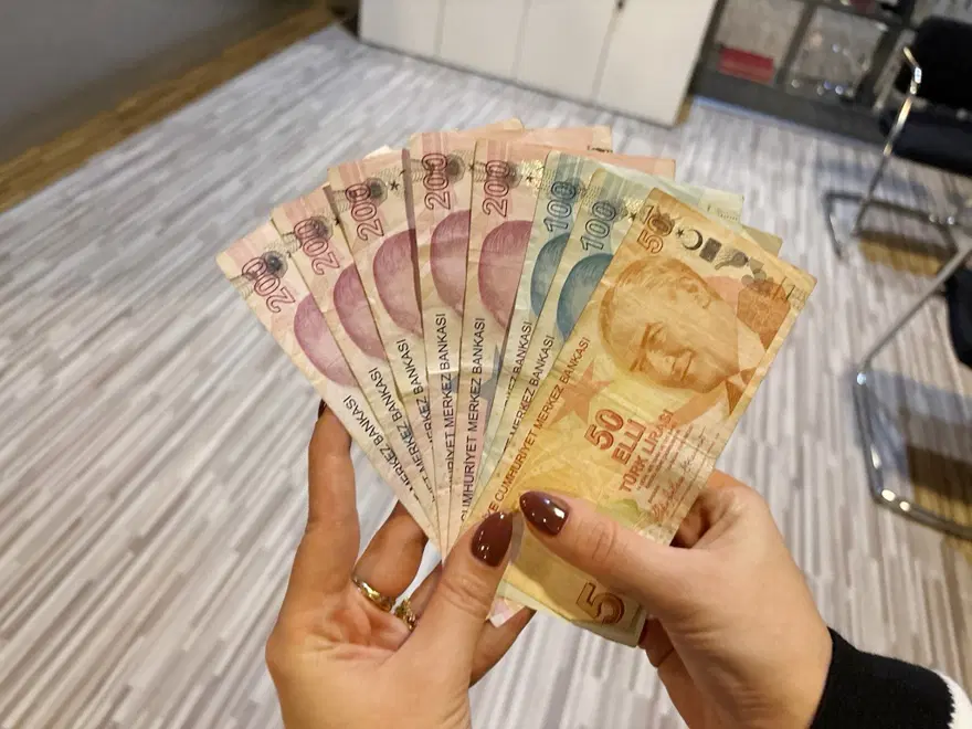 Boşandığı eşiyle aynı evde kalanlar dikkat. Yargıtay’dan milyonları ilgilendiren yetim aylığı kararı
