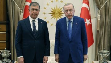 Cemil Tugay kimdir, AK Parti’ye mi katılıyor? İzmir Belediye Başkanı Cemil Tugay’ın hayatı