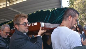 Engin Altan Düzyatan’ın babası son yolculuğuna uğurladı