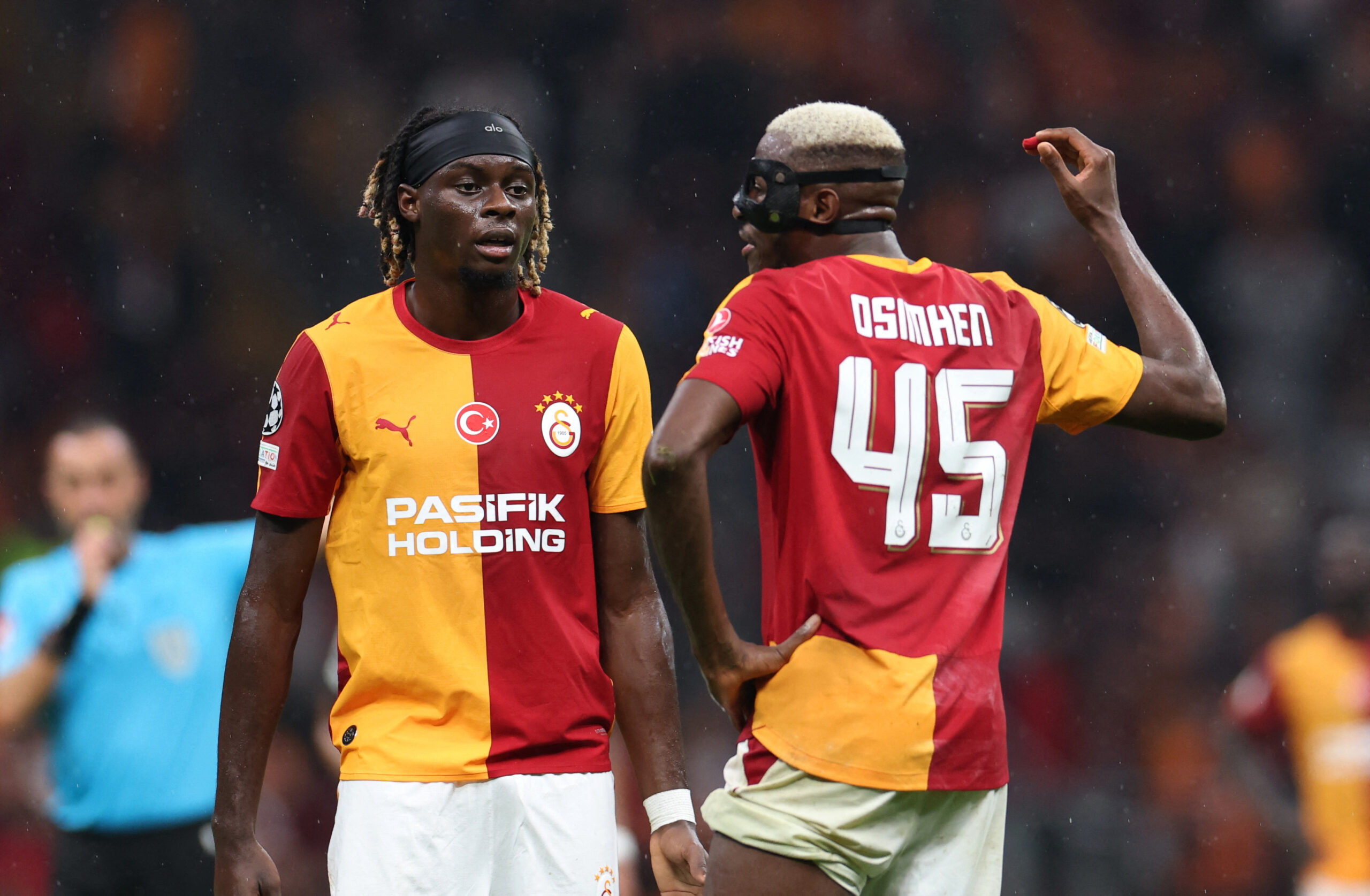 Eylemlerin gölgesinde futbol. Galatasaray, Fransa’da çıkış arıyor