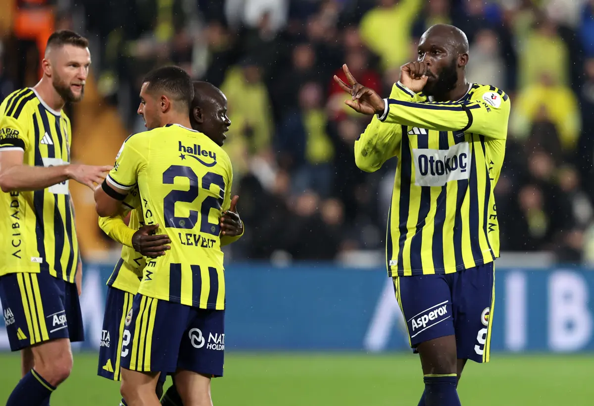 Fenerbahçe krizin gölgesinde çıktığı maçta Alanyaspor’u 3 golle geçti, derbi öncesi moral buldu
