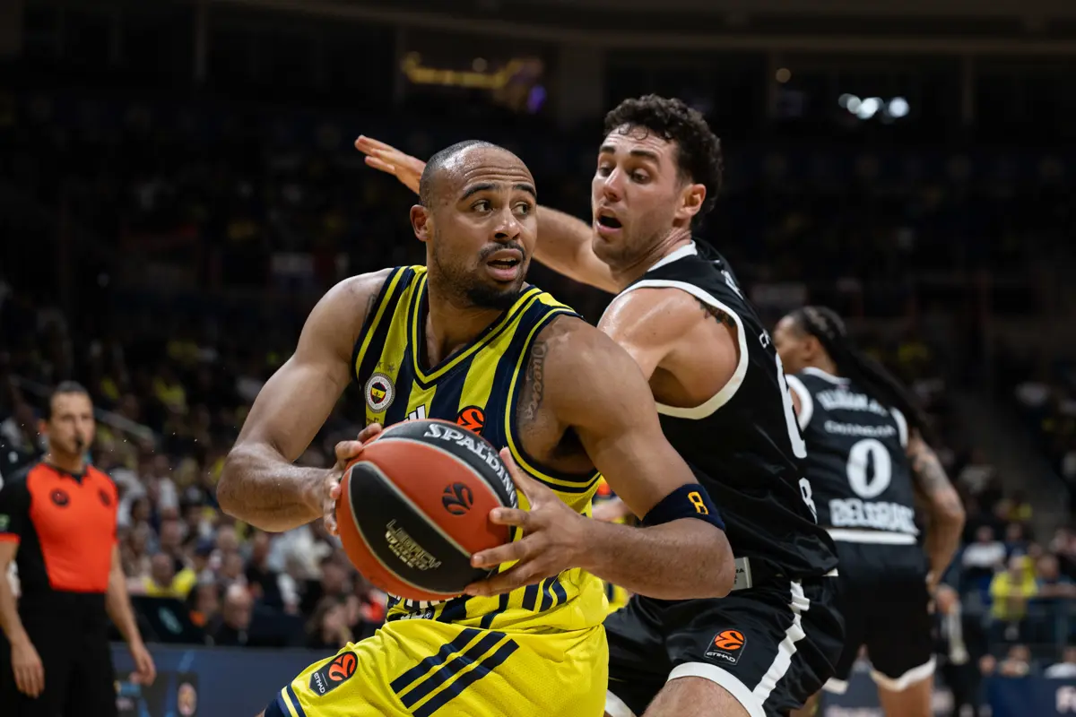 Fenerbahçe Tarfin blok partisi verdiği maçta Partizan’ı 74-65 devirdi