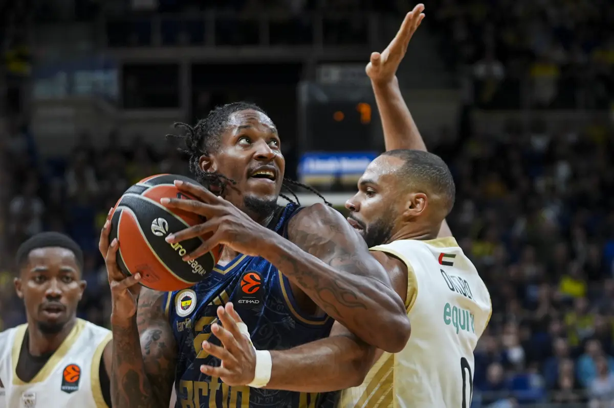 Fenerbahçe Tarfin İstanbul serisini 3’te 3 ile bitirdi. Beşiktaş, Barcelona’ya diş geçiremedi