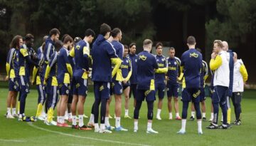 Fenerbahçe’de Dirk Kuyt’la ilk idman