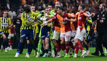 Fenerbahçe’den derbi sonrası çıkan kavga için açıklama. “Futbolcularımıza saldırıldı”