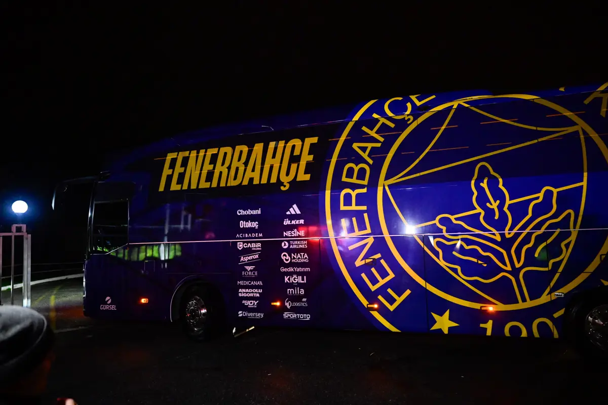 Fenerbahçeli taraftarlar, Samandıra’da takımı protesto ettiler
