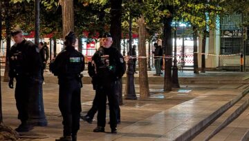 Fransa’da Paris ve bazı kentlerdeki kısmi sokağa çıkma yasağı uzatıldı