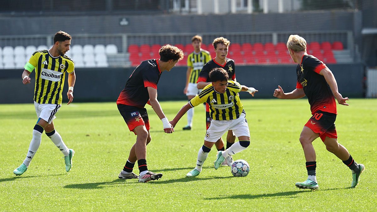 Günün ilk maçının galibi Slavia Prag U19 oldu