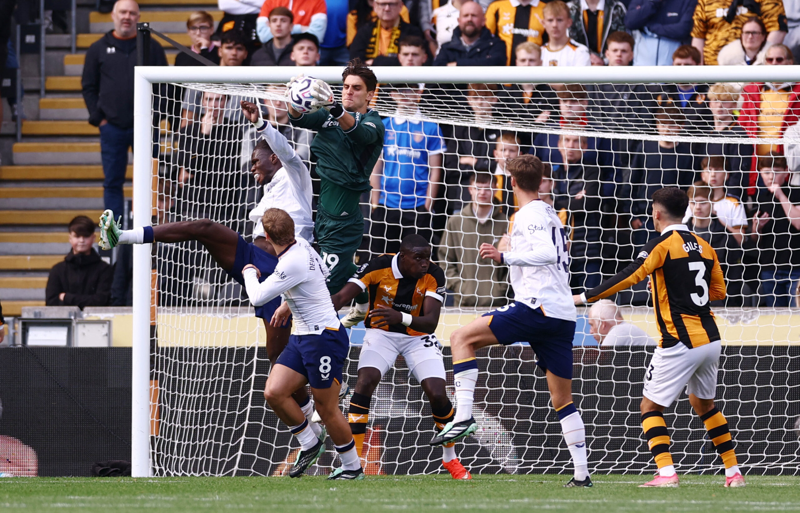 Hull City, gol düellosunda Everton’la yenişemedi. Sahasında yine kaybetmedi