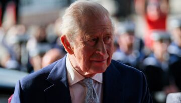 İngiltere Kralı Charles Karayipler yolunda. Eski sömürgeler özür bekliyor