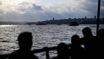 İstanbul’un gündüzü sıcak gecesi soğuk. AKOM paylaştı, 8 derece birden düşüyor