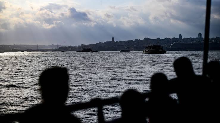 İstanbul’un gündüzü sıcak gecesi soğuk. AKOM paylaştı, 8 derece birden düşüyor
