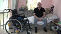 İşten dönünce koltukta uyuyakaldı, uyandığında felç kaldı