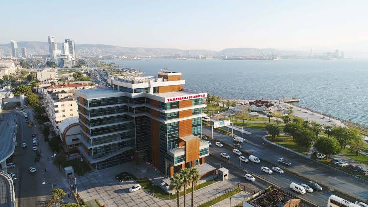 İzmir Bayraklı Belediyesi’ne operasyon. Eski başkan dahil 40 kişi gözaltı kararı