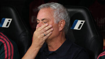 Jose Mourinho yine yapacağını yaptı. Maç sonunda ortalığı birbirine katan hareket