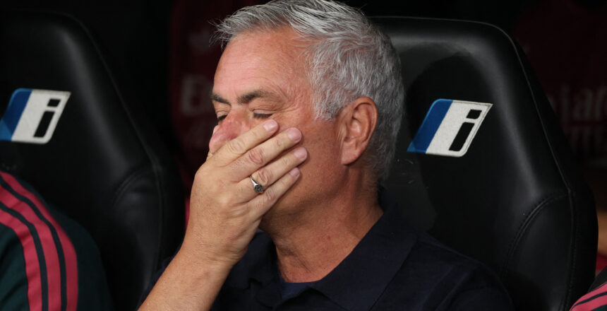 Jose Mourinho yine yapacağını yaptı. Maç sonunda ortalığı birbirine katan hareket
