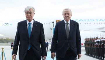 Kazakistan Cumhurbaşkanı Tokayev Ankara’da. Cumhurbaşkanı Erdoğan törenle karşıladı